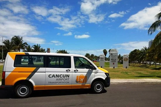Transporte local, incluyendo taxis, autobuses y opciones de alquiler de coches en Cancún